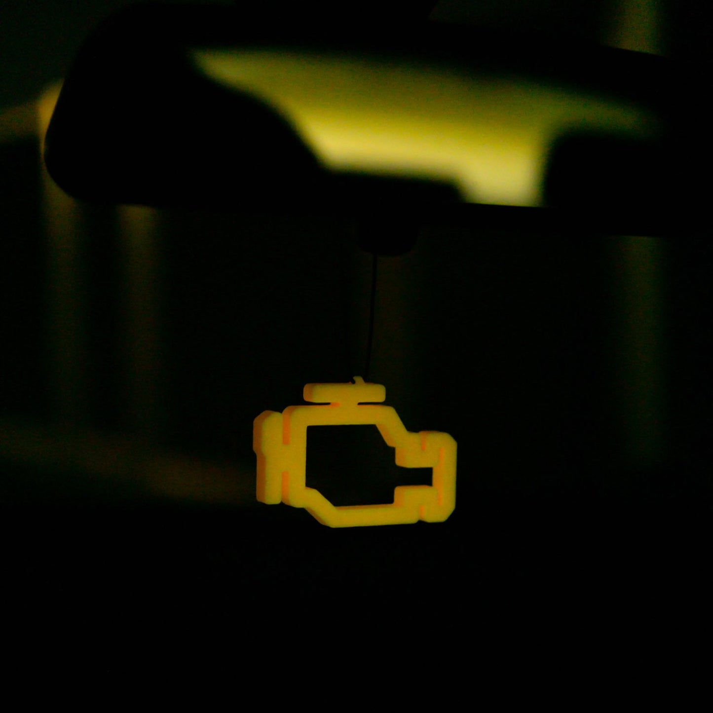 Auto Anhänger "Motorkontrollleuchte" - GLOW in the Dark